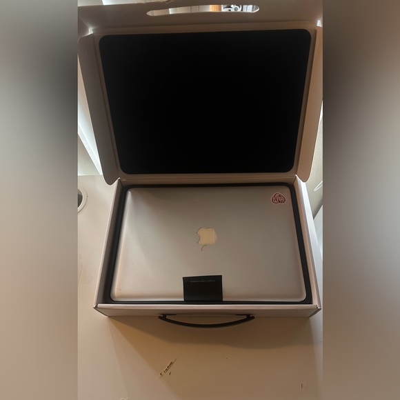 MacBook Pro - Picture 6 of 6